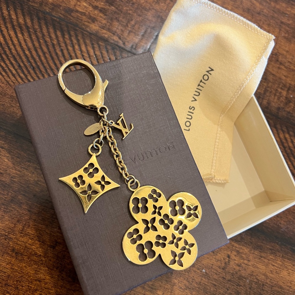 LOUIS VUITTON Ivy Flower Bag Purse Charm, Key Ring - Gold